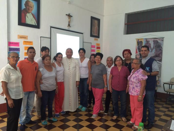 visita del Pastor diocesano al REFUGIO Vicentino donde se acogen a