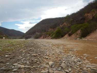 Foto 25. Aguas arriba del punto de muestreo - río Pilaya. Foto 26.