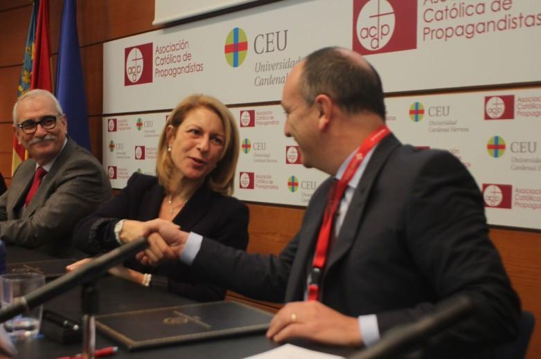 áreas y colaboración en materia de investigación y formación. Firma del acuerdo entre ISACA Valencia y la Universidad CEU Cardenal Herrera.