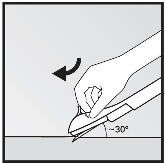 Con la mano que tiene libre, estire la piel alrededor del lugar de inserción con el pulgar y el dedo índice (Figura 4).