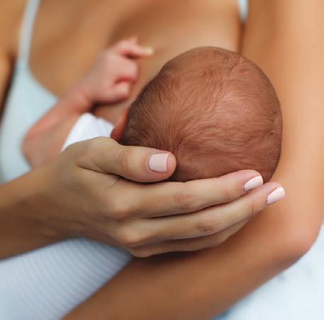 Después de unos días podrás sentir sus senos rellenos y escuchar ingestión más frecuente cuando el bebe se alimenta. Sus senos se sentirán llenos antes de un alimento y más suave después.