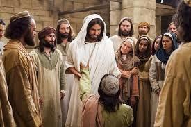 Lectura del santo evangelio según san Marcos 3, 20-35 En aquel tiempo, Jesús llegó a casa con sus discípulos y de nuevo se juntó tanta gente que no los dejaban ni comer.