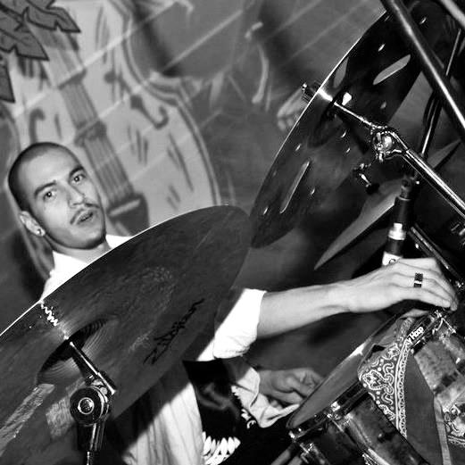 Samuel Mendoza, baterista https://www.facebook.com/sami.mendoza.90 Nacido en Cuernavaca Mor. en Agosto de1987.