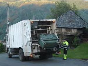Competencias de las Entidades Locales en materia de residuos Obligatorias Como servicio obligatorio, la recogida, el transporte y el tratamiento de los residuos domésticos generados en los hogares,