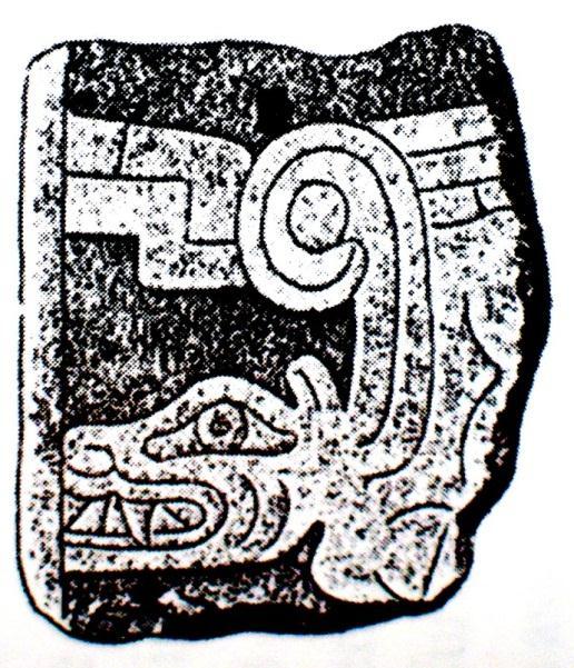 Imágenes 4 a 7: La imagen superior izquierda muestra como representación comparativa el meandro serpiente de la cultura Chavín (detalle de la representación en relieve del Lanzón) y el meandro