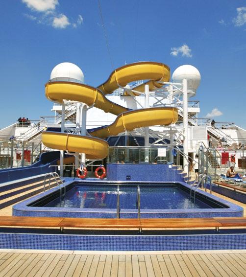 No se puede renunciar a un chapuzón en las piscinas de los puentes del barco, como el Lido Oceania 1932, con dos hidromasajes, o el Lido Barcellona, con el divertidísimo tobogán y tumbonas para