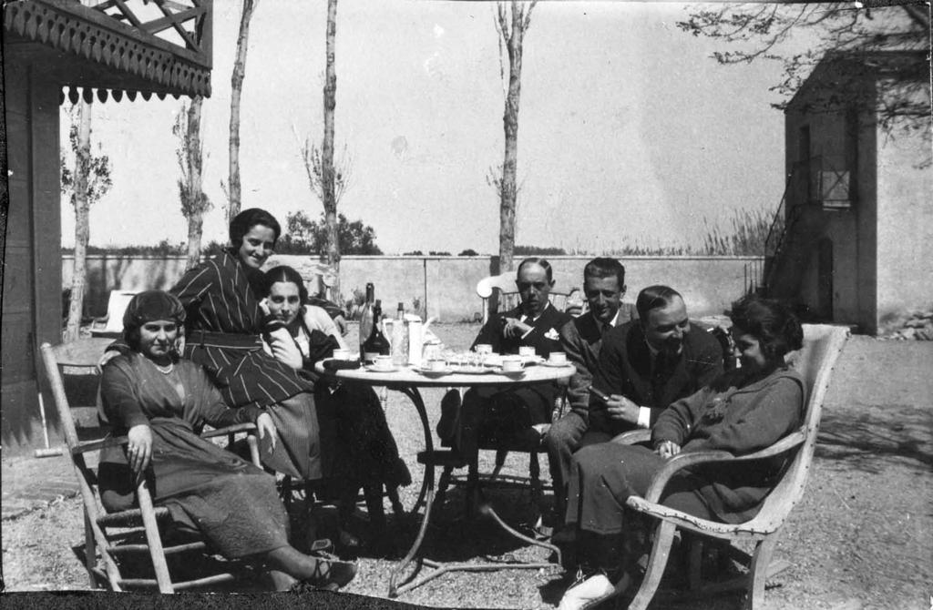 Cafè al jardí del xalet d en Dolsa, cap a 1930 Arxiu Municipal de