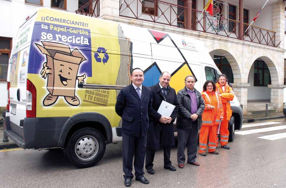 Gracias al acuerdo firmado en Reocín, actualmente son 42 los centros adheridos en el municipio al servicio de recogida de papel-cartón comercial.