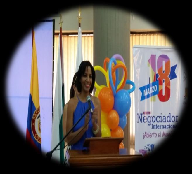 Erotida Mejía Curiel (Vicerrectora Académica) extiendió las felicitaciones a profesionales y estudiantes de negocios internacionales, además ofreció el apoyo de la vicerrectoría académica para