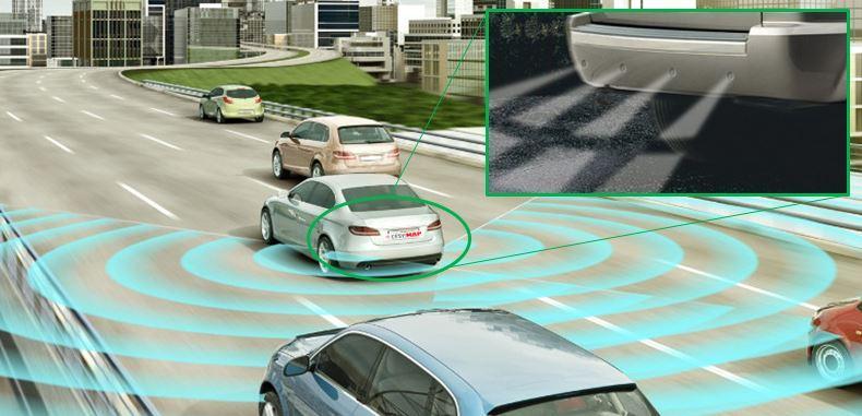 Algunos fabricantes de vehículos, sustituyen la utilización de estos sistemas de radar por la utilización de los sensores de aparcamiento (sensores ultrasonidos ubicados en los laterales