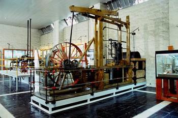 1 Historia y Tecnología La máquina de vapor Para saber más Máquina de vapor de Watt. Museo de la Minería y de la Industria.