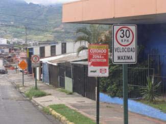 18/11/09 En el acceso Norte (hacia Hatillo) y el Sur (hacia Alajuelita) de la intersección Alajuelita, se colocaron