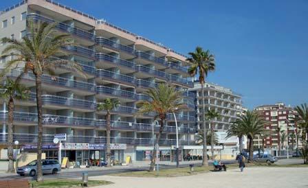 Av. Papa Luna, 34. PEÑÍSCOLA Moderno hotel situado en el Paseo Marítimo, en primera línea de playa y a 1.200 m. del centro de Peñíscola.