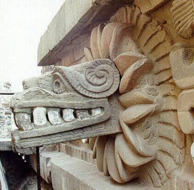 Religión teotihuacana 1. Suposición de deidades en dos capas: a) Dios Tláloc como dios del lugar que amparaba el territorio. Patrono de la ciudad y de la cueva. b) Dioses de linaje o de descendencia.