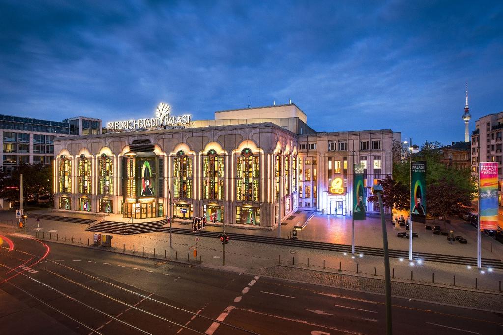 El Palast El Palast es único por el programa que ofrece y por sus dimensiones. En él se mantiene viva la gran tradición berlinesa del espectáculo de entretenimiento de la manera más moderna.