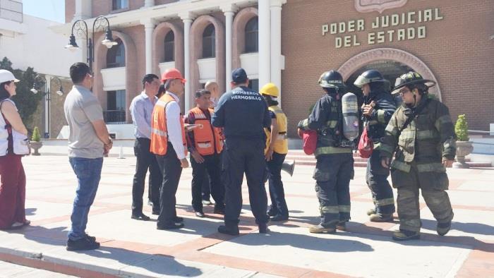 Evacuan instalaciones del Poder Judicial por amenaza de bomba Por Luis Angel Carlin Empleados y visitantes que se encontraban en las instalaciones del Poder Judicial del Estado, en Hermosillo, fueron