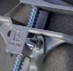 Conforme a la norma IEC 61230. Compuesto por: 3 pinzas TMC de aleación de aluminio y apriete por tornillo.