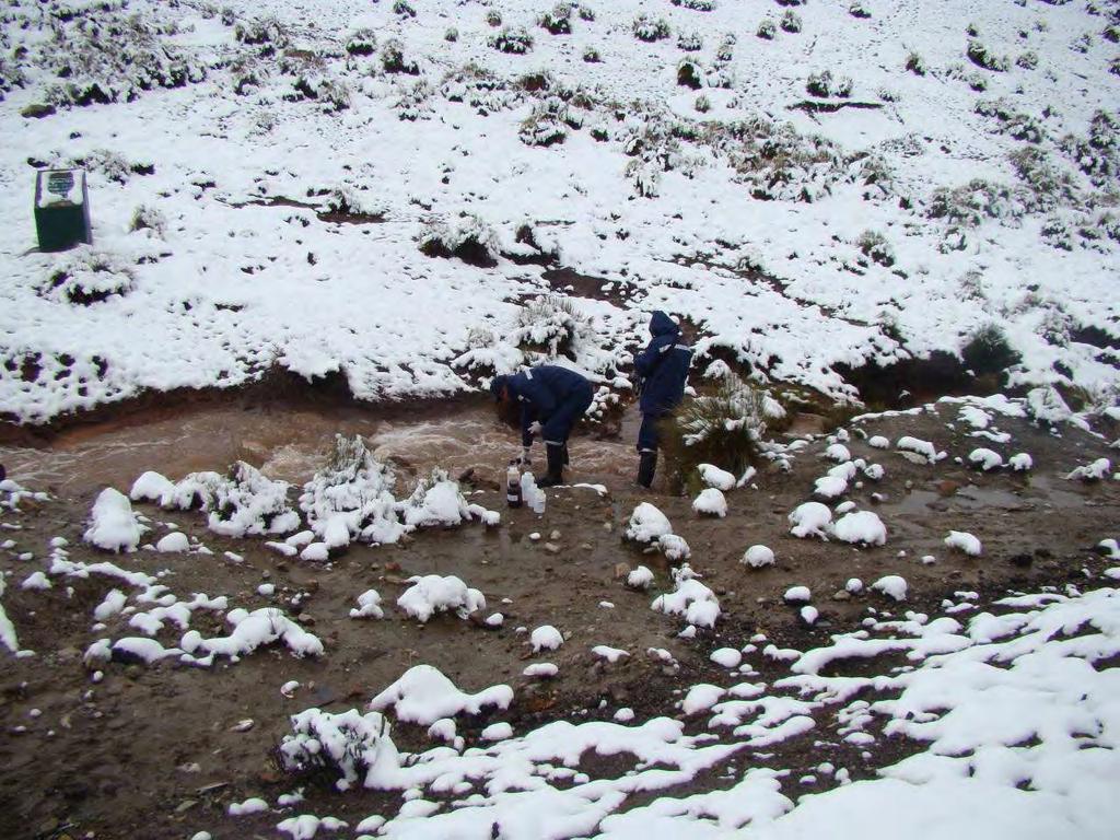E-1A: Quebrada Antaranra, 100 m aguas abajo de efluente de Volcan Cía.