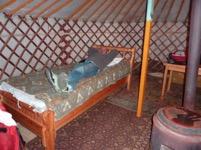 Alojamiento familiar local con habitaciones dobles En Mongolia, ya fuera de la capital dormiremos en Gers Camps, campamentos estables en los que la acomodación se efectúa en la tienda tradicional de