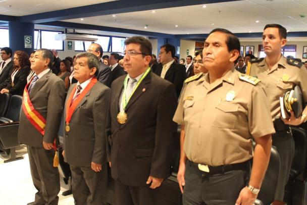 La ceremonia que contó con la participación de las principales autoridades de la Región Ica, se inició con las palabras de bienvenida a cargo del señor Fiscal Superior doctor Luis Cama Godoy; el