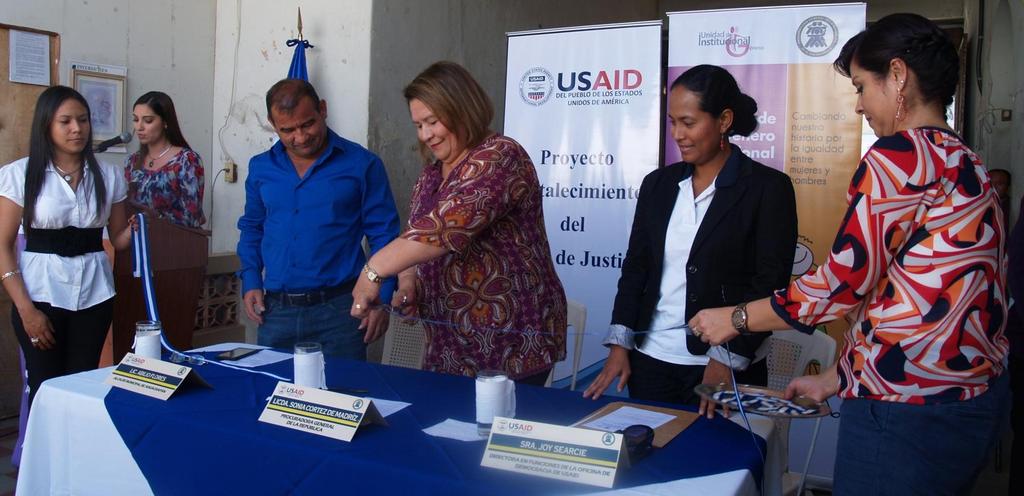 Unidad de Género Institucional, mayo 2015 PGR Inaugura Unidad de Atención Especializada para las Mujeres en Ahuachapán Procuradora General de la República, Sonia Elizabeth Cortez de Madriz y Joy