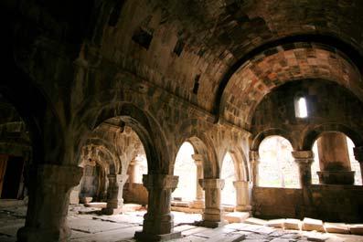 - Este complejo monástico fue fundado en el año 966 sobre el lugar ocupado siglos antes por iglesias.