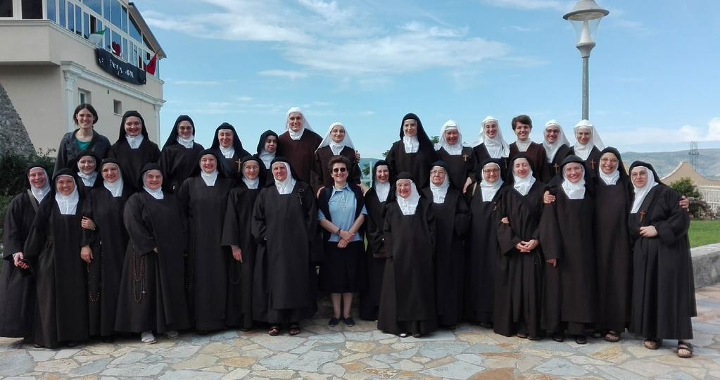 Curso de formación de las monjas italianas en Nënshat, Albania El 9 de junio se inició un encuentro de monjas jóvenes de la Federación italiana de monasterios Mater Carmeli, en la casa de