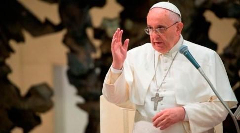 Papa Francisco: La causa principal de la trata es el egoísmo sin escrúpulos El Papa Francisco denunció que, además de las redes criminales, el origen de la trata de personas se encuentra en el