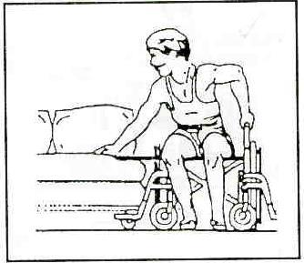 4 En caso de necesidad, mantenga la espalda apoyada en el respaldo, coloque las ruedas de delante rectas para alargar la base de la silla e inclínese poco a poco para no desequilibrar la silla. 4.