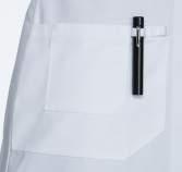 Cuatro bolsillos de parche (uno con una correa de utilidad y anilla en D). Cinturón trasero.