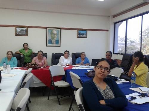 PRIMERA REUNIÓN DE RESPONSABLES BIBLIOTECARIOS Responsables de bibliotecas y centros de documentación que conforman el Sistema Bibliotecario de la UNAN- Managua, se reunieron con el objetivo de