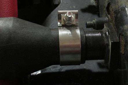 C. Taladre agujeros de montaje para la parte PB5030. a. Taladre seis agujeros de 3/8 en los guardafangos.