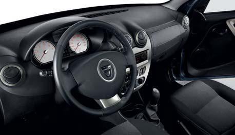 El puesto de conducción ofrece un campo visual excepcional, mandos ergonómicos bajo el volante, asiento