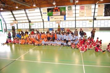 per tal d apropar la pràctica esportiva a tot el territori. L activitat d aquest cap de setmana va reunir 480 nens i nenes, repartits en 48 equips en representació de 22 clubs de la demarcació.