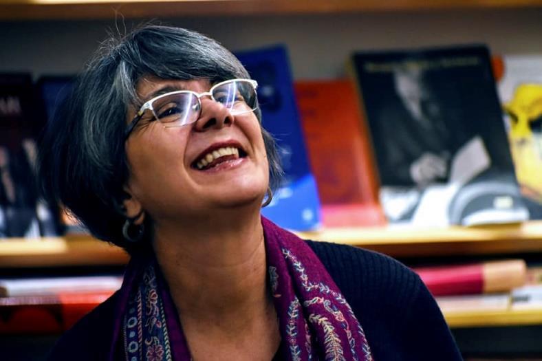 Publicó libros de ensayos que discuten la constitución del campo artístico, tema sobre el que se especializa. María Rosa Bordagaray Librera, narradora oral y docente graduada J. V. González (UNLP).