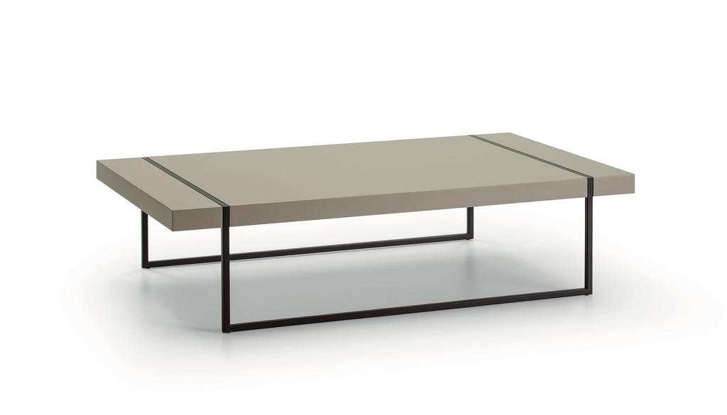 Coffee table comprising a lacquered MDF top or wood veneered and a metal structure in glossy chromed or microtexturated thermo-lacquered.