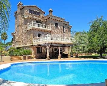 000 Casa / chalet en Alhaurín de la Torre, Málaga de 30 m TE5091 4 3 30 m En venta impresionante casa rústica en las afueras de Alhaurín de la Torre.