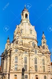 E-BOOK:MARAVILLAS E- En el siglo XI había en el lugar en que hoy se encuentra la Frauenkirche una pequeña iglesia románica, posiblemente la más antigua de Dresde, iglesia que estaba dedicada a María