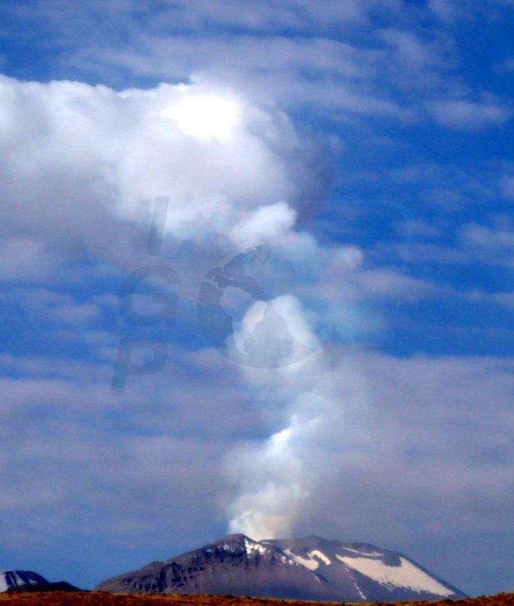 Altura: La altura alcanzada por las fumarolas de vapor de agua fue superior a los 1.400 metros sobre la base del cráter.