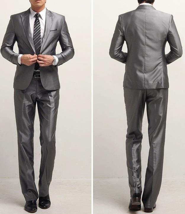 -Traje gris de dos piezas, pantalón recto y saco. /Se recomienda utilizar Razo americano o Tafeta tornasol en caso de fabricar el traje.