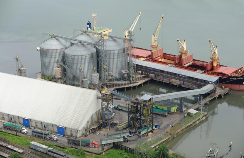 ALMACENAMIENTO Silos especializados y bodegas con una capacidad de almacenamiento de 47.000 toneladas de granel seco.