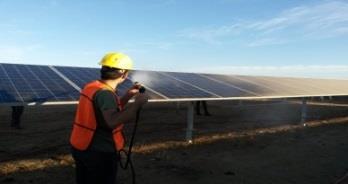 Metodología Se realizó un seguimiento a la limpieza de los paneles solares, la cual inicio en el mes de enero de 2016 y finalizo en enero de 2017, durante ese periodo de tiempo se aplicó la técnica