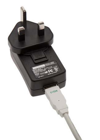 Importante: para garantizar un funcionamiento correcto, utilice únicamente la toma USB suministrada con los cables USB con la clasificación de potencia adecuada.