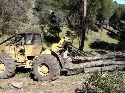 SKIDDER: MAQUINARIA DE SACA Tractores arrastradores que desemboscan la