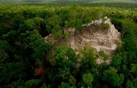 VISITS TO ARCHELOGICAL SITES IN 2017 ZONA ARQUEOLÓGICA NÚMERO DE VISITANTES Zona Arqueológica: Kohunlich 36,105 Zona Arqueológica: Dzibanché-Kinichná 17,045