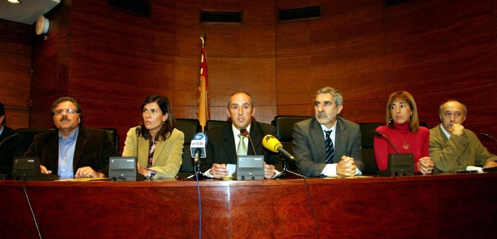 Madrid El 19 de octubre de 2005, 61 diputados y senadores del Congreso Español pidieron el archivo del caso contra