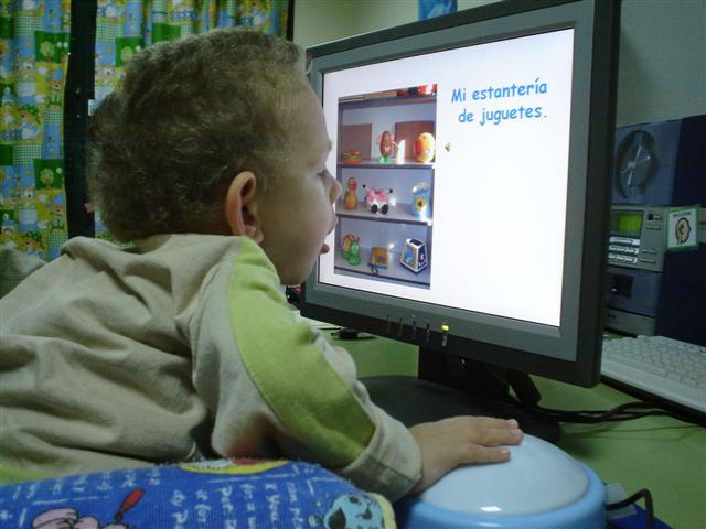 Posteriormente damos sonido a cada diapositiva. Una vez preparada la presentación el niñ@ sólo tiene que accionar el conmutador conectado al ratón.