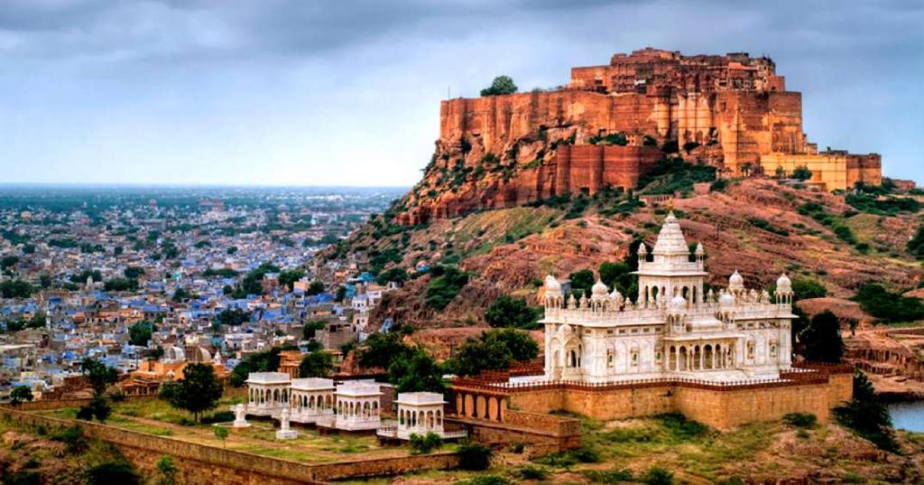 Jodhpur fue fundada por 1459 por Rao Jodha, un jefe Rajput del clan Rathore. Rao Jhoda conquistó el territorio vecino fundando así un estado conocido como Marwar.