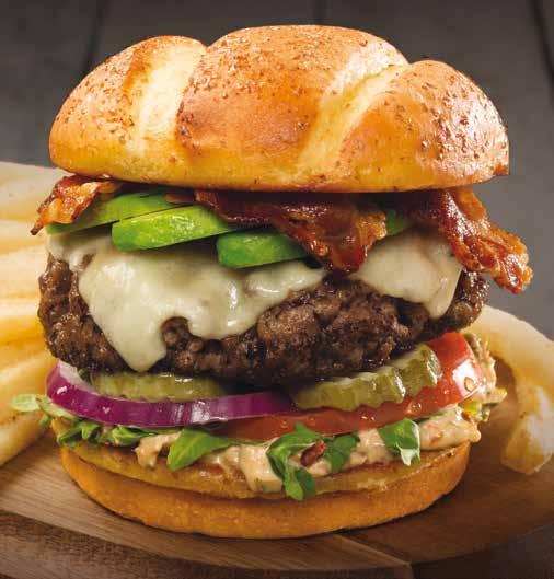 Estos platillos incluyen papas fritas avocado burger Jugosa hamburguesa (180 grs) cubierta con queso suizo, tocino y frescas rebanadas de aguacate.