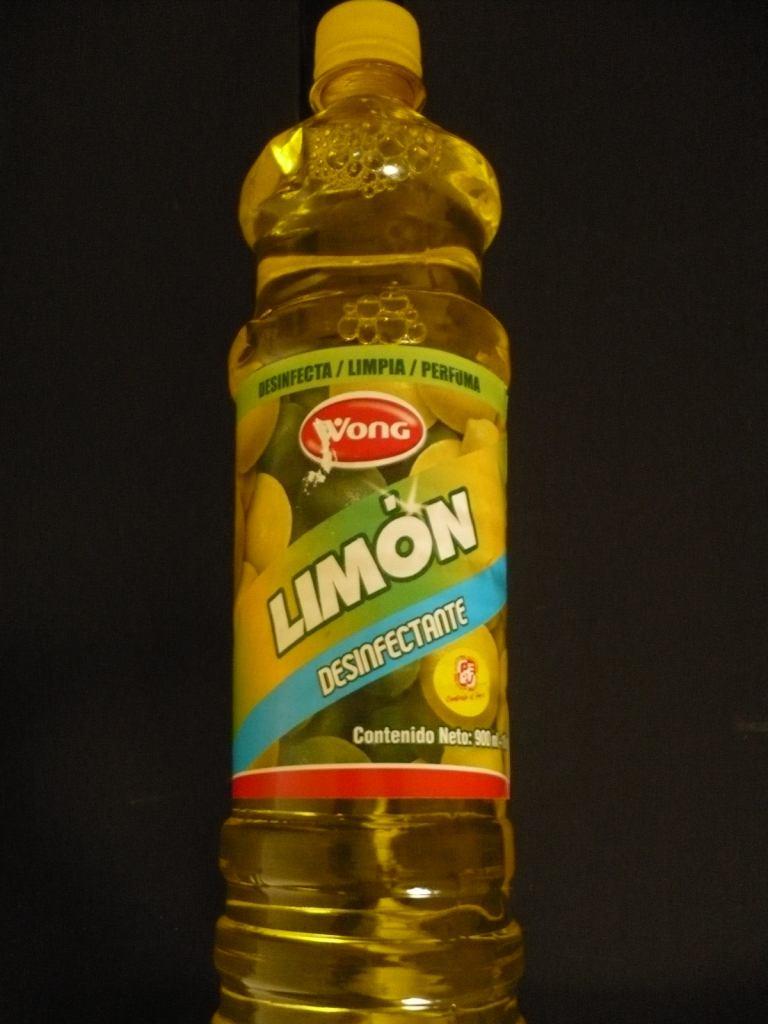 es fabricado sobre la base de limones verdaderos.